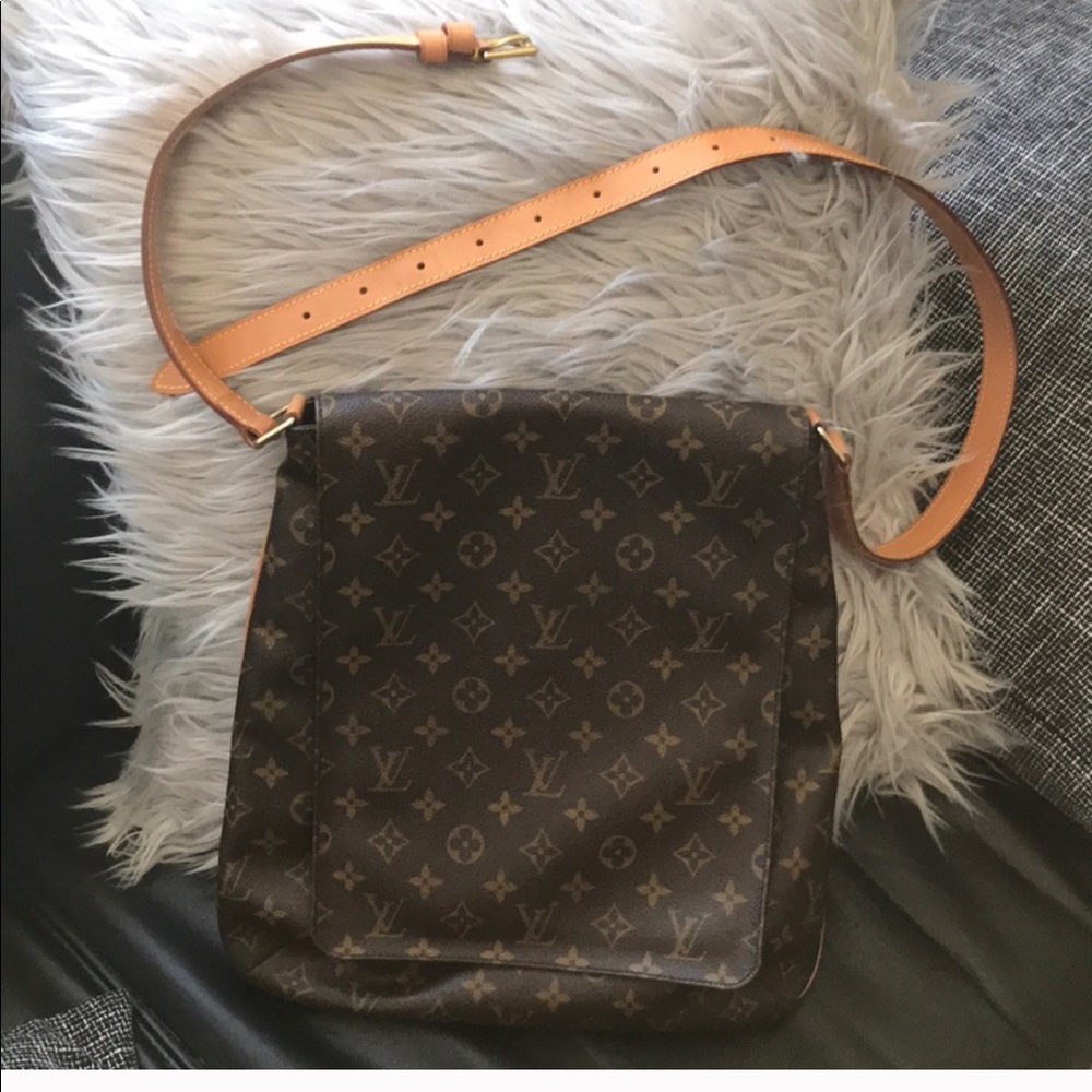 😍Authentic Louis Vuitton Crossbody Bag